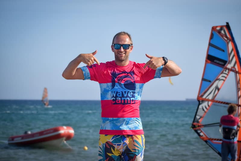 Instruktor windsurfingu Maciek Kapuściński